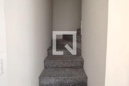 Escada do 1ºPav para p 2º Pav de casa de condomínio para alugar com 3 quartos, 100m² em Pechincha, Rio de Janeiro
