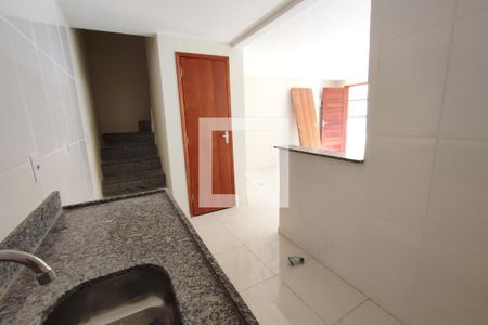 Cozinha - 1º Pav de casa de condomínio para alugar com 3 quartos, 100m² em Pechincha, Rio de Janeiro