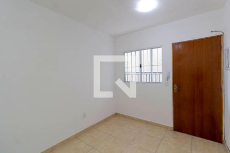 Sala e Cozinha Integrada  de apartamento para alugar com 2 quartos, 42m² em Parque Cisper, São Paulo