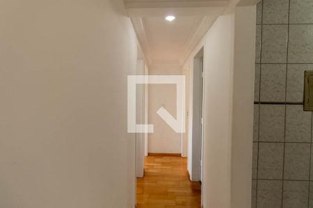 Corredor de apartamento para alugar com 3 quartos, 50m² em Campo Comprido, Curitiba