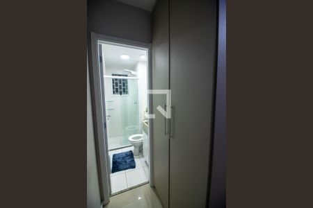 Banheiro de apartamento para alugar com 1 quarto, 35m² em Jardim Helga, São Paulo
