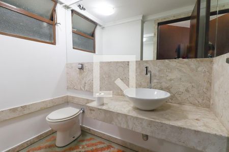 Lavabo de apartamento para alugar com 3 quartos, 161m² em Centro, Curitiba