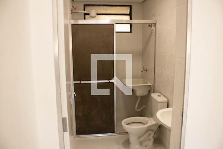 Banheiro de kitnet/studio para alugar com 1 quarto, 45m² em Centro, Campinas