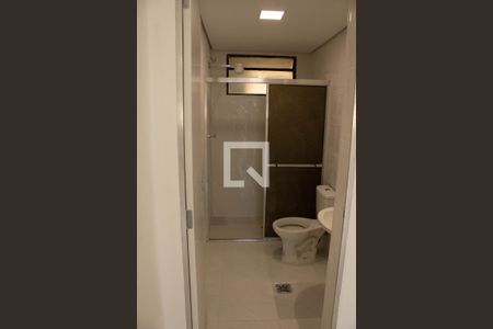 Banheiro de kitnet/studio para alugar com 1 quarto, 45m² em Centro, Campinas