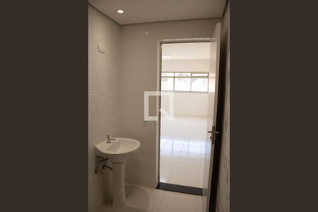 Banheiro de kitnet/studio para alugar com 1 quarto, 45m² em Centro, Campinas