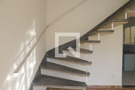 Escada de casa à venda com 3 quartos, 90m² em Chácara Inglesa, São Paulo