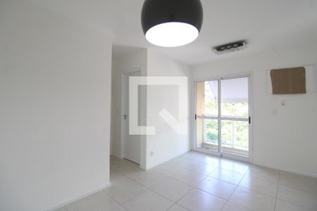 Sala de apartamento para alugar com 2 quartos, 50m² em Freguesia de Jacarepaguá, Rio de Janeiro