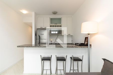 Cozinha de apartamento para alugar com 1 quarto, 50m² em Indianópolis, São Paulo