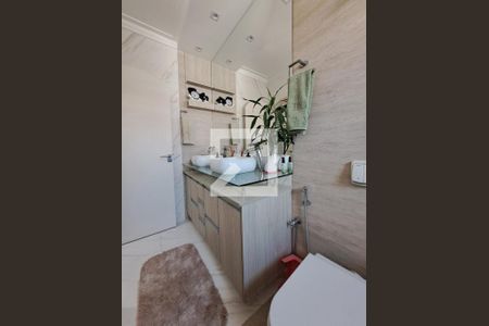 Casa à venda com 270m², 3 quartos e 2 vagas Casa à venda com 270m², 3 quartos e 2 vagasBanheiro - Suíte