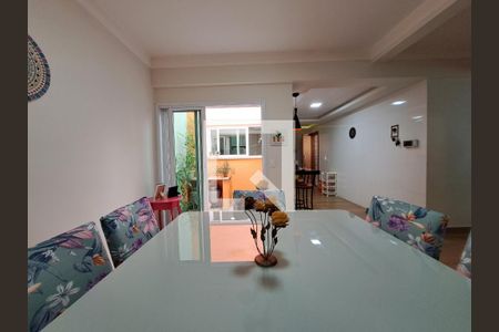 Casa à venda com 270m², 3 quartos e 2 vagas Casa à venda com 270m², 3 quartos e 2 vagasSala de Jantar