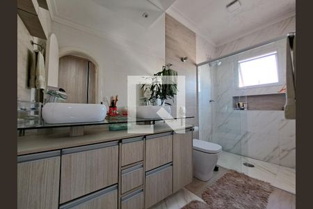 Casa à venda com 270m², 3 quartos e 2 vagas Casa à venda com 270m², 3 quartos e 2 vagasBanheiro - Suíte