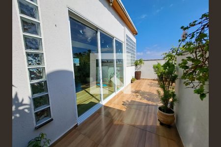 Casa à venda com 270m², 3 quartos e 2 vagas Casa à venda com 270m², 3 quartos e 2 vagasQuintal