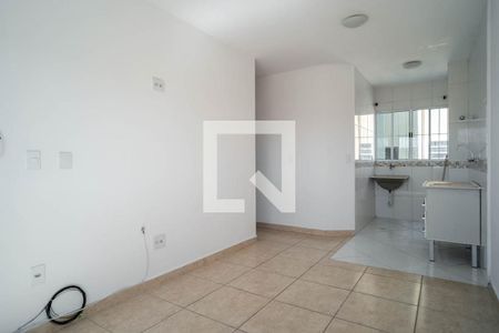 Sala/cozinha
 de apartamento para alugar com 2 quartos, 42m² em Parque Cisper, São Paulo