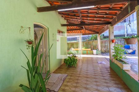Casa à venda com 180m², 2 quartos e 1 vaga Casa à venda com 180m², 2 quartos e 1 vagaVaranda