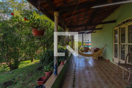 Casa à venda com 180m², 2 quartos e 1 vaga Casa à venda com 180m², 2 quartos e 1 vagaVaranda