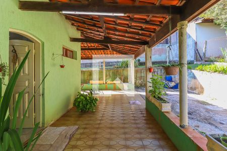 Casa à venda com 180m², 2 quartos e 1 vaga Casa à venda com 180m², 2 quartos e 1 vagaVaranda