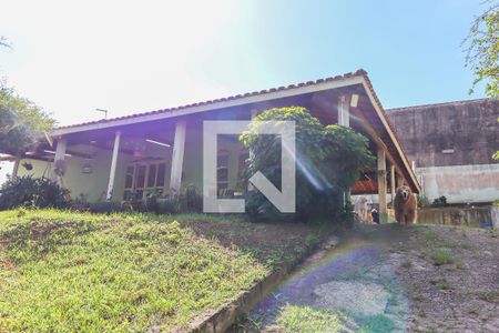 Casa à venda com 180m², 2 quartos e 1 vaga Casa à venda com 180m², 2 quartos e 1 vagaFachada