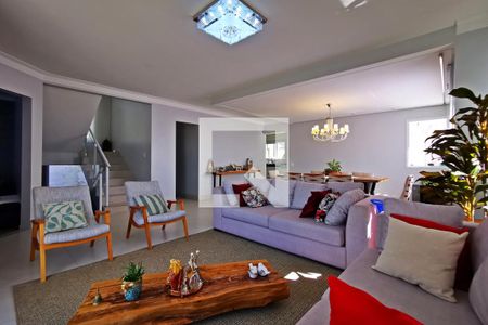 Casa de condomínio para alugar com 350m², 3 quartos e 3 vagasSala
