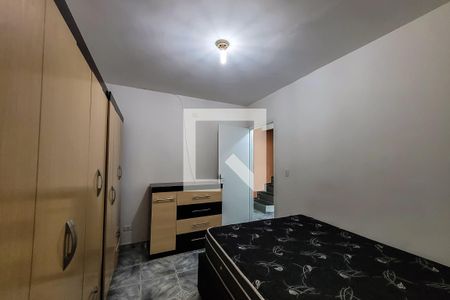 Quarto 2 de casa para alugar com 2 quartos, 180m² em Vila Santo Estefano, São Paulo