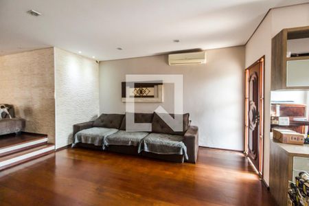 Sala de TV de casa de condomínio à venda com 4 quartos, 220m² em Alphaville, Santana de Parnaíba