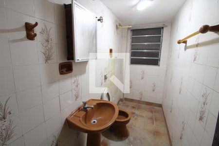 Banheiro de casa para alugar com 2 quartos, 140m² em Vila Ema, São Paulo