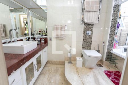 Banheiro suite 1 de casa à venda com 3 quartos, 350m² em Jardim Itu, Porto Alegre