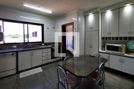 Apartamento à venda com 148m², 4 quartos e 2 vagas Apartamento à venda com 148m², 4 quartos e 2 vagasCozinha