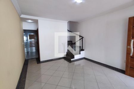 Sala de casa de condomínio à venda com 3 quartos, 180m² em Vila Laís, São Paulo