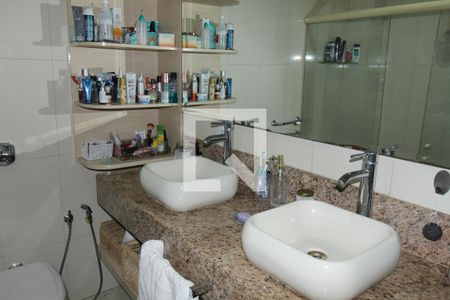 Banheiro  de apartamento para alugar com 3 quartos, 215m² em Jardim Vinte E Cinco de Agosto, Duque de Caxias