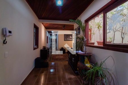 Corredor de casa para alugar com 4 quartos, 640m² em Jardim Inga, São Paulo