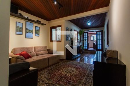 Corredor de casa para alugar com 4 quartos, 640m² em Jardim Inga, São Paulo