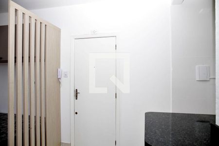 Sala + Cozinha de kitnet/studio para alugar com 1 quarto, 24m² em Cidade Baixa, Porto Alegre