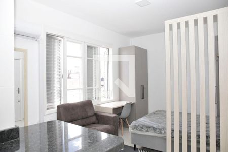 Sala + Cozinha de kitnet/studio para alugar com 1 quarto, 24m² em Cidade Baixa, Porto Alegre