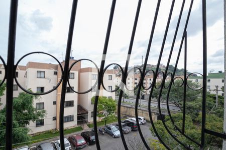 Vista da sala  de apartamento para alugar com 3 quartos, 66m² em Guarani, Belo Horizonte