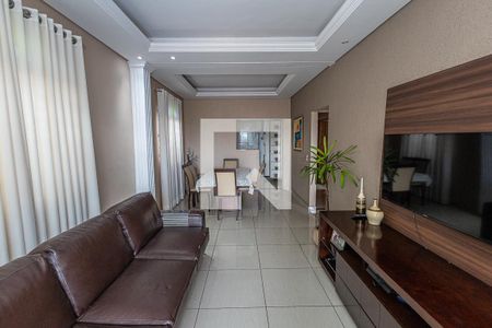 Sala de casa à venda com 3 quartos, 181m² em Ipê, Belo Horizonte