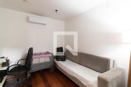 Quarto 1 de casa para alugar com 4 quartos, 1000m² em Guarujá, Porto Alegre