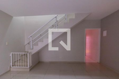 Sala de casa para alugar com 2 quartos, 68m² em Vila Augusta, Guarulhos