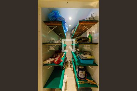 Casa de condomínio à venda com 445m², 7 quartos e 3 vagas Casa de condomínio à venda com 445m², 7 quartos e 3 vagasCozinha Despensa