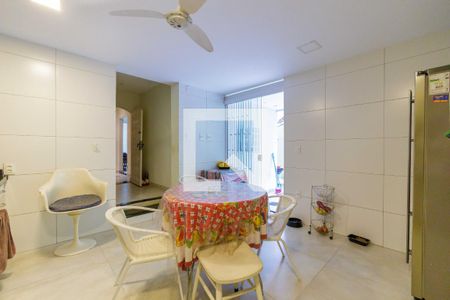 Casa de condomínio à venda com 445m², 7 quartos e 3 vagas Casa de condomínio à venda com 445m², 7 quartos e 3 vagasCozinha