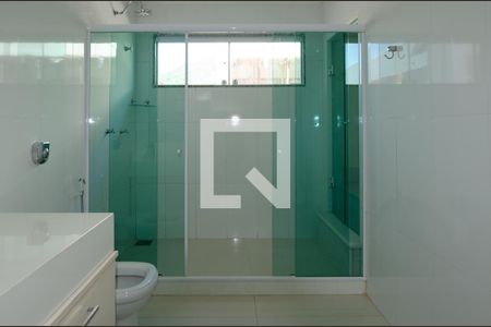 Casa de condomínio à venda com 600m², 6 quartos e 3 vagas Casa de condomínio à venda com 600m², 6 quartos e 3 vagasBanheiro da Suíte 3