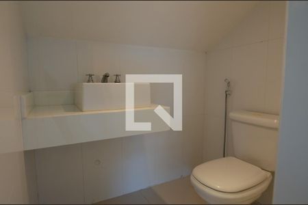 Casa de condomínio à venda com 600m², 6 quartos e 3 vagas Casa de condomínio à venda com 600m², 6 quartos e 3 vagasBanheiro 2