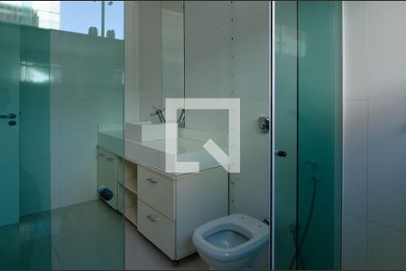 Casa de condomínio à venda com 600m², 6 quartos e 3 vagas Casa de condomínio à venda com 600m², 6 quartos e 3 vagasBanheiro da Suíte 3