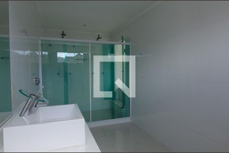 Casa de condomínio à venda com 600m², 6 quartos e 3 vagas Casa de condomínio à venda com 600m², 6 quartos e 3 vagasBanheiro da suíte 4