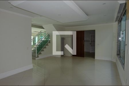 Casa de condomínio à venda com 600m², 6 quartos e 3 vagas Casa de condomínio à venda com 600m², 6 quartos e 3 vagasSala 2