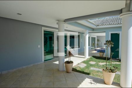 Casa de condomínio à venda com 600m², 6 quartos e 3 vagas Casa de condomínio à venda com 600m², 6 quartos e 3 vagasVaranda