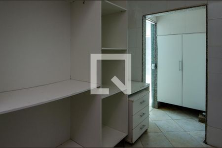 Casa de condomínio à venda com 600m², 6 quartos e 3 vagas Casa de condomínio à venda com 600m², 6 quartos e 3 vagasÁrea de serviço