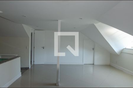 Casa de condomínio à venda com 600m², 6 quartos e 3 vagas Casa de condomínio à venda com 600m², 6 quartos e 3 vagasSala de Tv