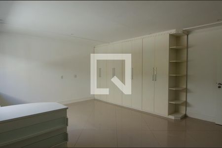 Casa de condomínio à venda com 600m², 6 quartos e 3 vagas Casa de condomínio à venda com 600m², 6 quartos e 3 vagasSuite 3