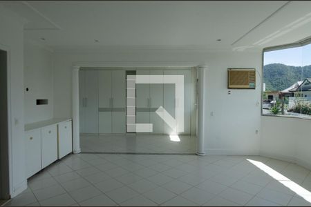 Casa de condomínio à venda com 600m², 6 quartos e 3 vagas Casa de condomínio à venda com 600m², 6 quartos e 3 vagasSuite 2