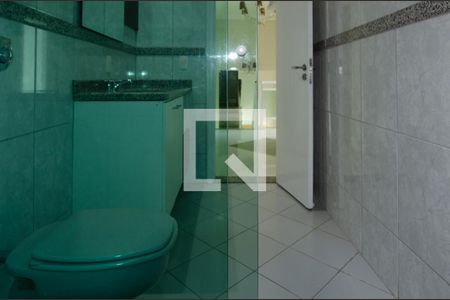 Casa de condomínio à venda com 600m², 6 quartos e 3 vagas Casa de condomínio à venda com 600m², 6 quartos e 3 vagasBanheiro da Suíte 1